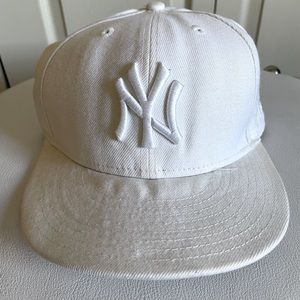NY Yankees hat